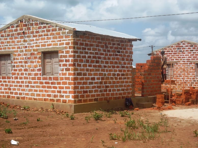 Costruzione casette per ragazzi maggiorenni - Mbanza Kongo